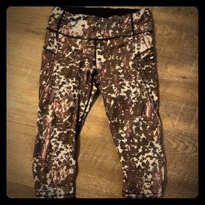 LuluLemon Crop Size 6